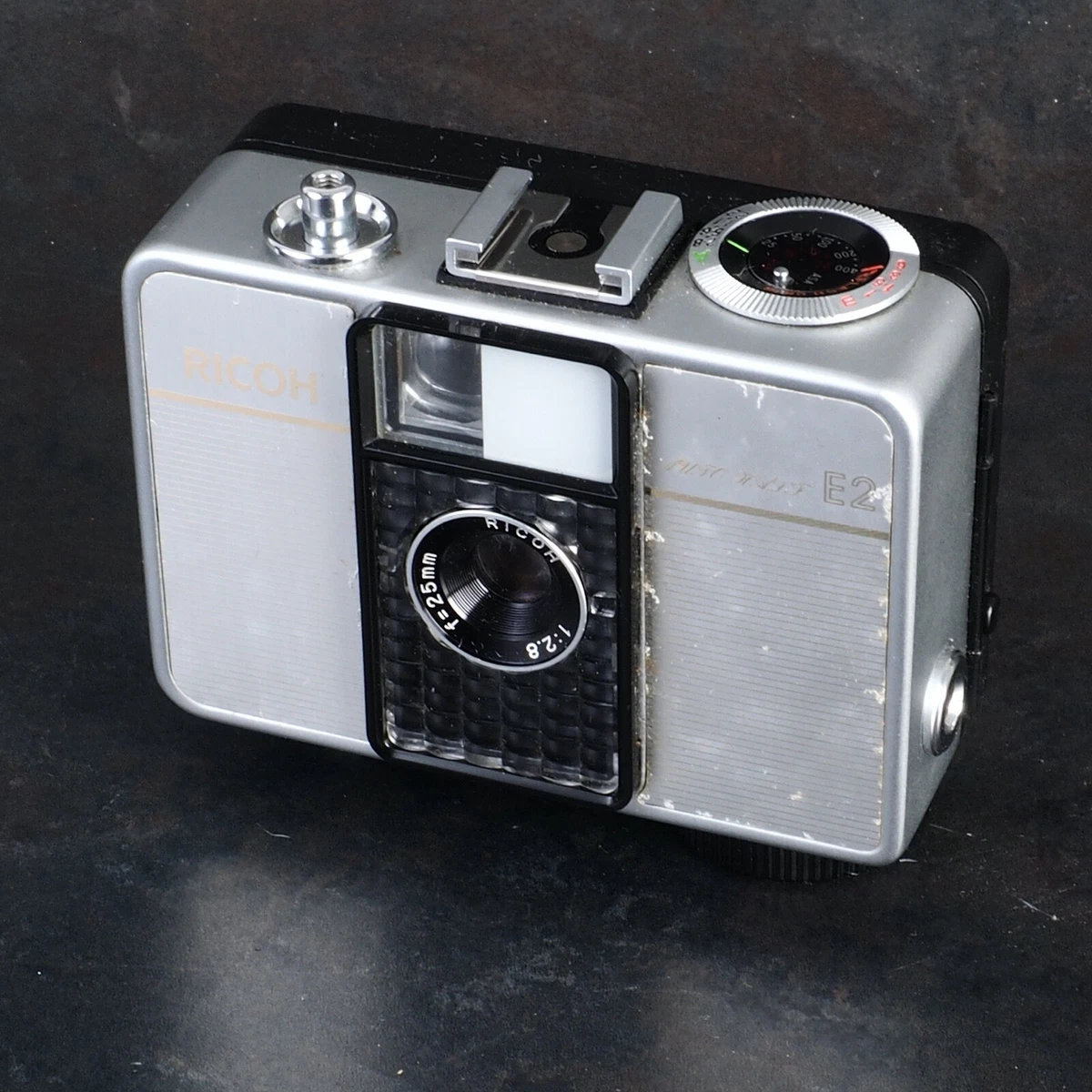 ^[AS-IS/FPR] Ricoh Auto Half Frame E2 Camera 25mm f2.8 w/ Leather Case