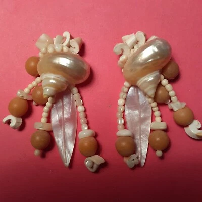 BELLES BOUCLES D'Oreilles création en COQUILLAGE PERLES NACRE - Photo 1/4
