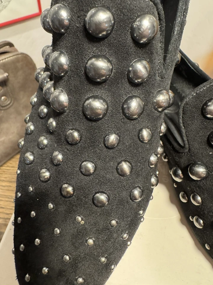 Mocasines Donald Pliner para mujer de gamuza con tachuelas “Rehbel 2” talla 6,5 Foto 2 de 4