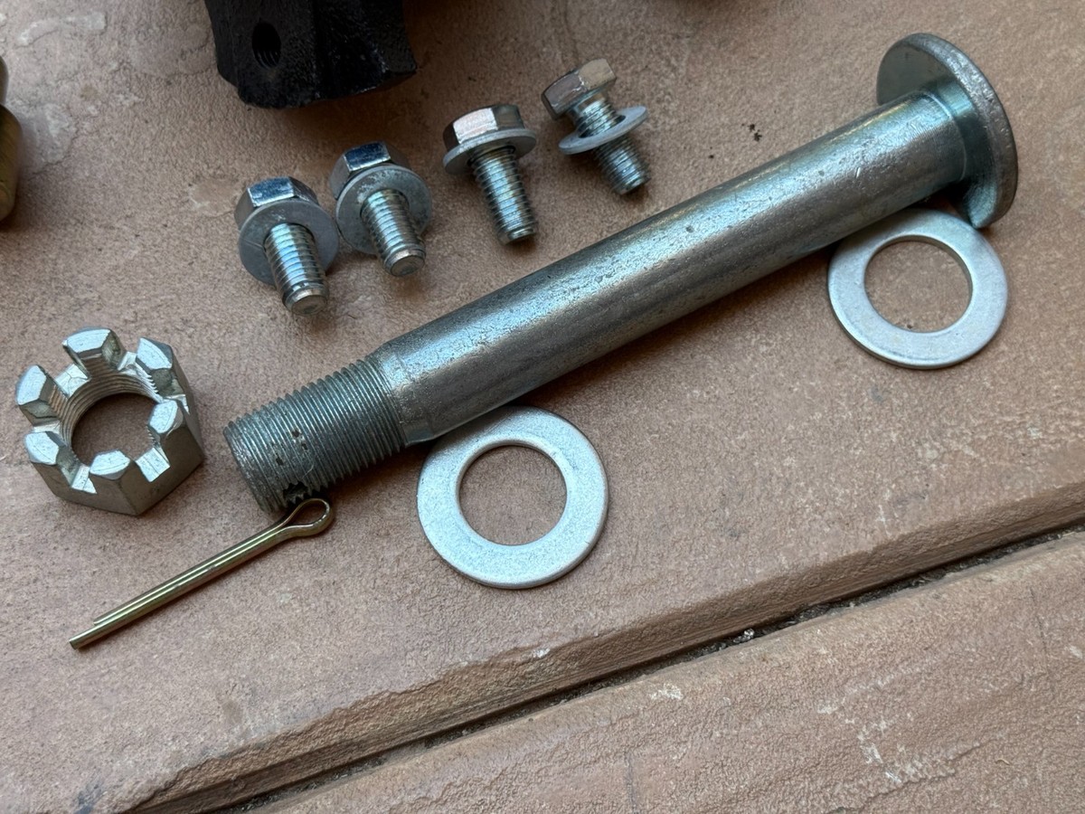 UAパシュ34ERD9380 Bush Whacker Heavy Duty 4-Bolt mount Tail Wheel Hub with 1