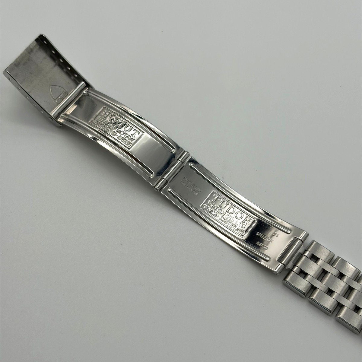 Tudor Mini Sub 73190 Blue Dial 33mm Automatic Jubilee Bracelet
