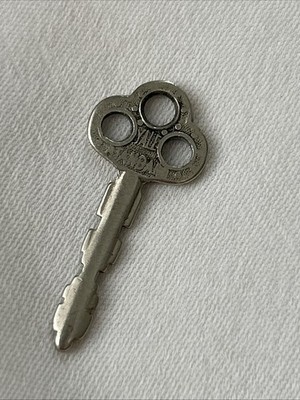 Antique YALE STANDARD F11 Small Key
