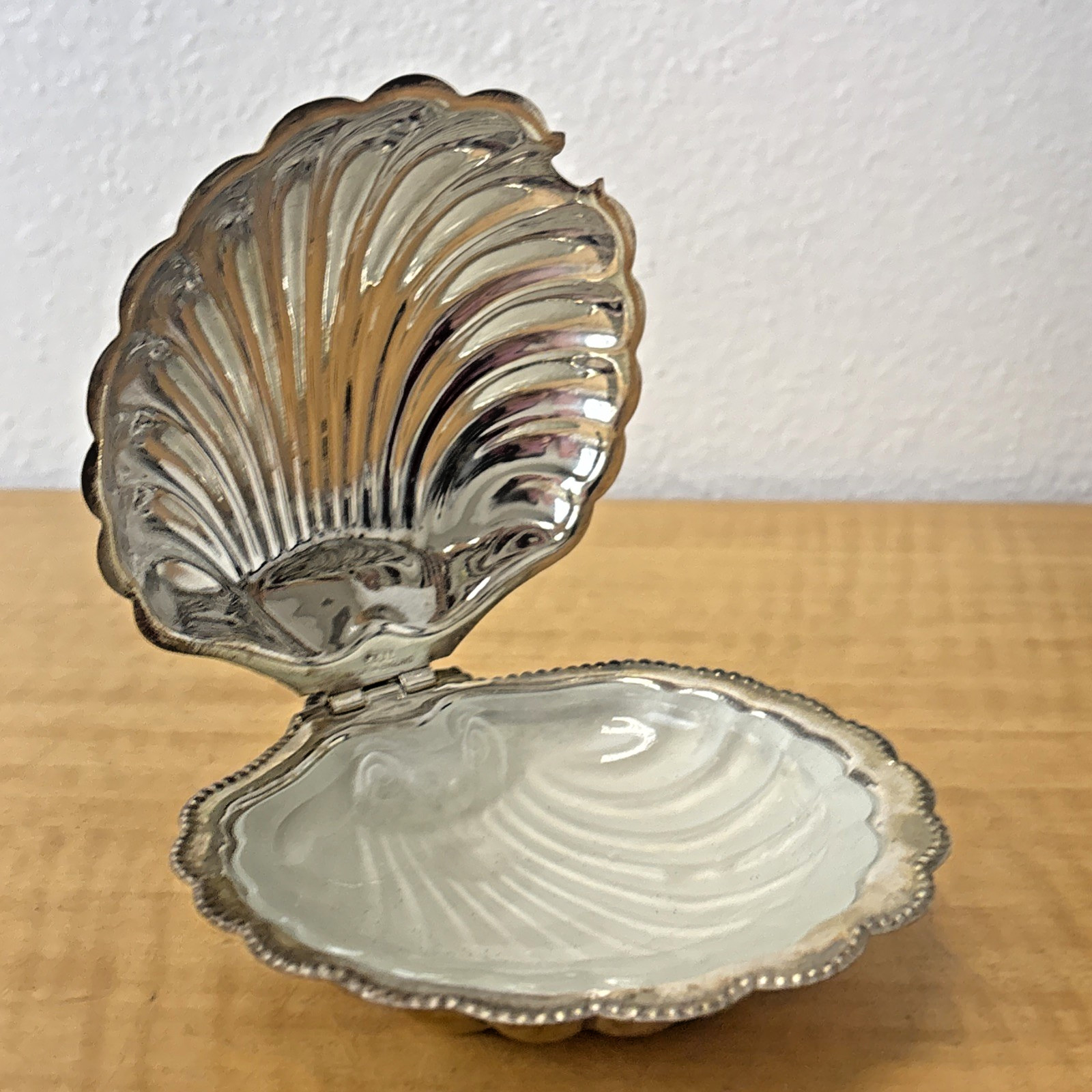 Vintage E & J Leek Silverplate Clamshell With Frosted Glass Liner Container