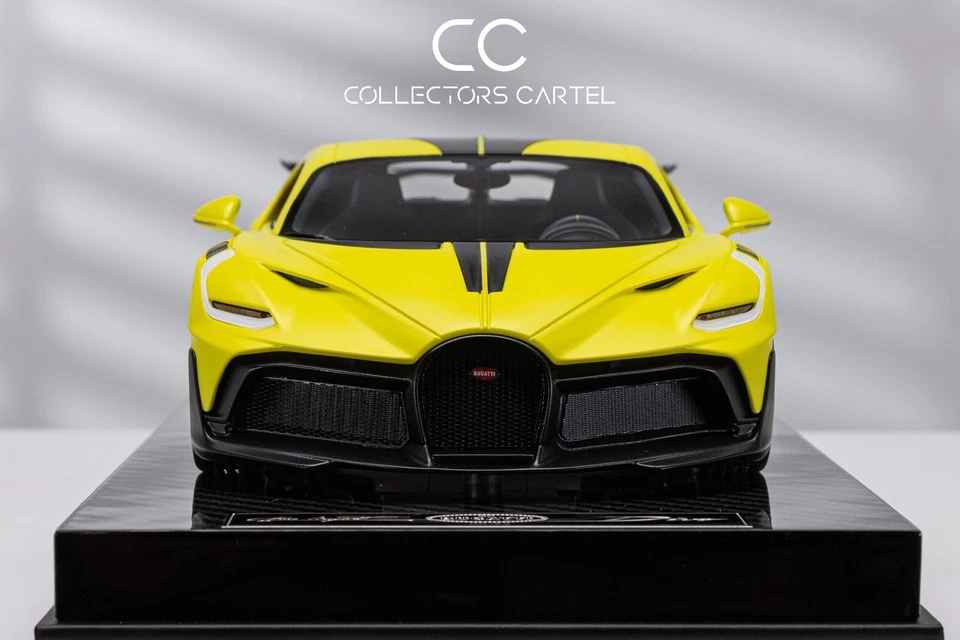Bugatti Divo (Matt Yellow Jaune Molsheim) [EXCLUSIVE] 1/18 scale - Image 4 of 4