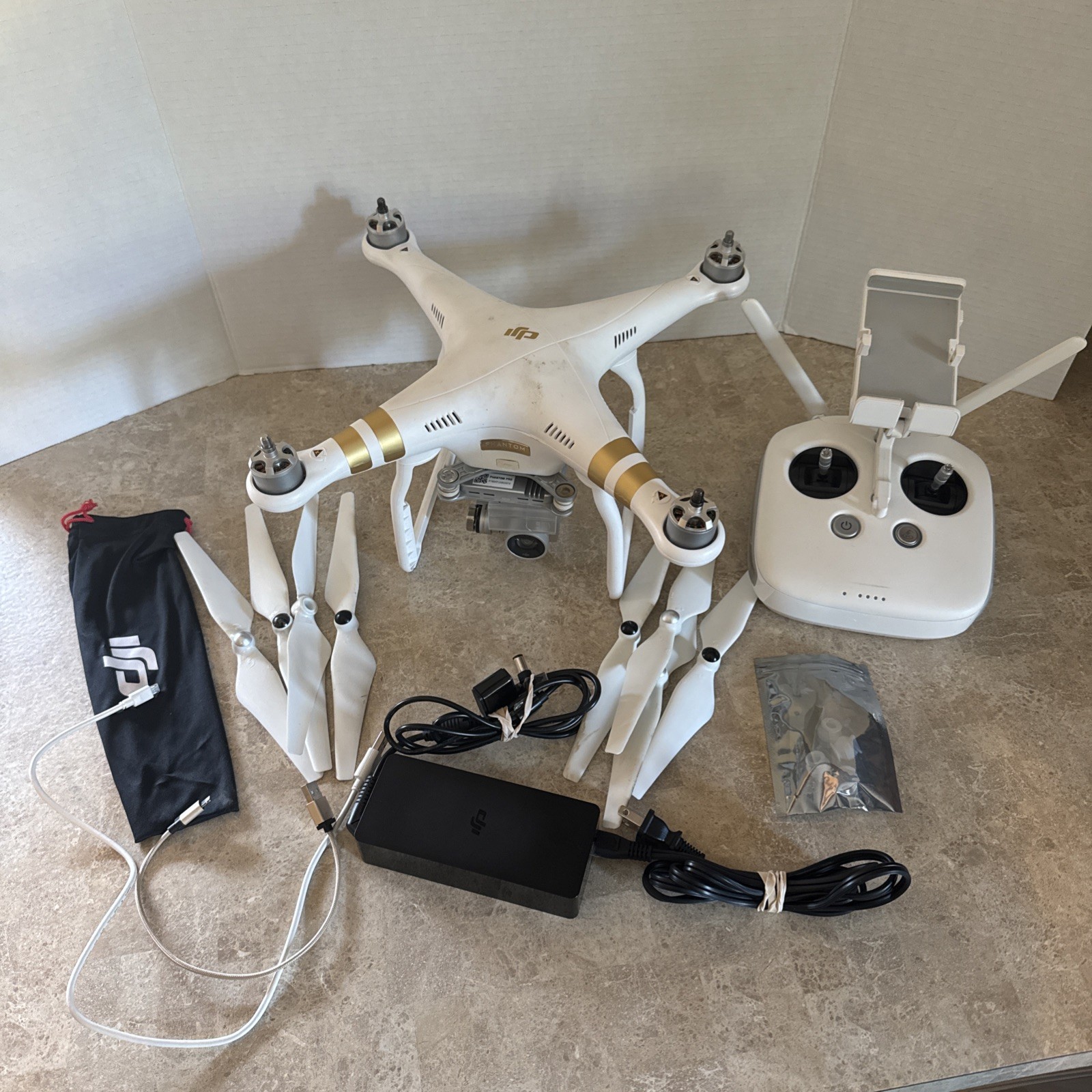DJI Phantom 3 Professional with 4K Camera Drone Bundle W/ Re