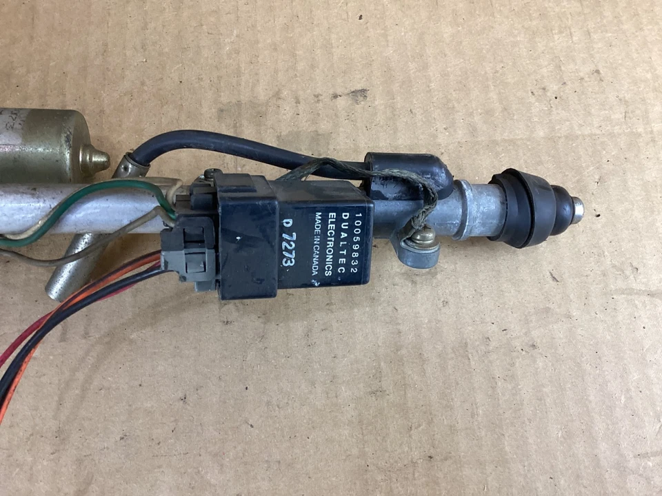 Antena de alimentación de radio aérea Pontiac Grand Prix 1988-1991 con relé 10063073 Foto 2 de 4