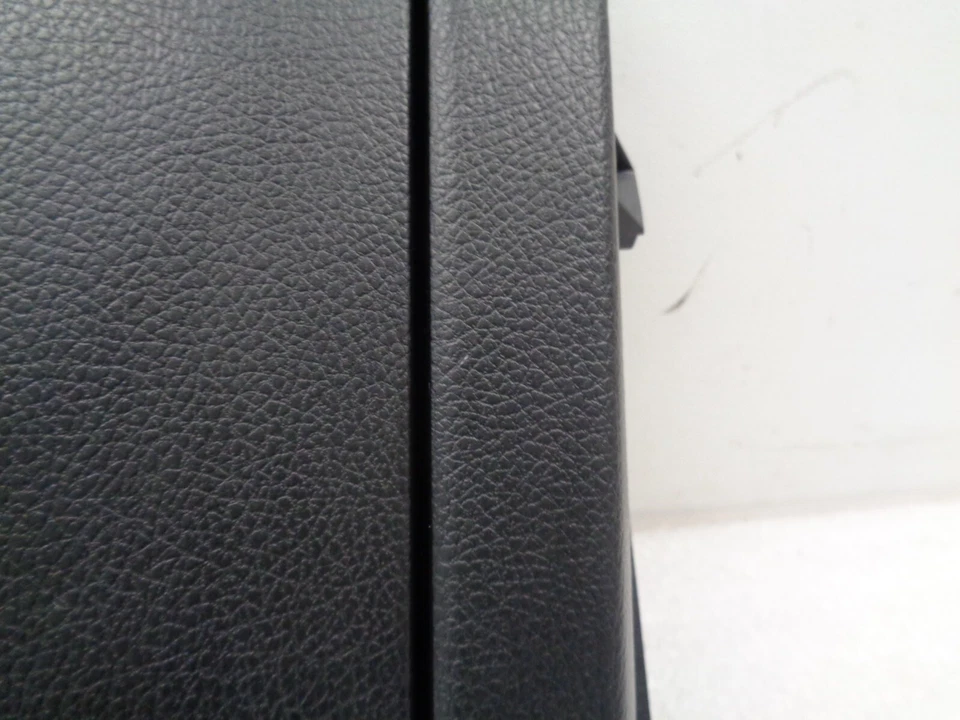 Subaru XV Crosstrek 2013-2014 guantera compartimento negro OEM AK240481 Foto 4 de 4