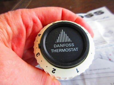DANFOSS DENMARK TYPE RA 2000 THERMOSTATIC OPERATORS REMOTE SENSOR NIB