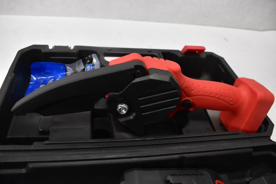 Wood Ranger 24V Mini Power Chainsaw Rechargeable Battery Operated 4 ...