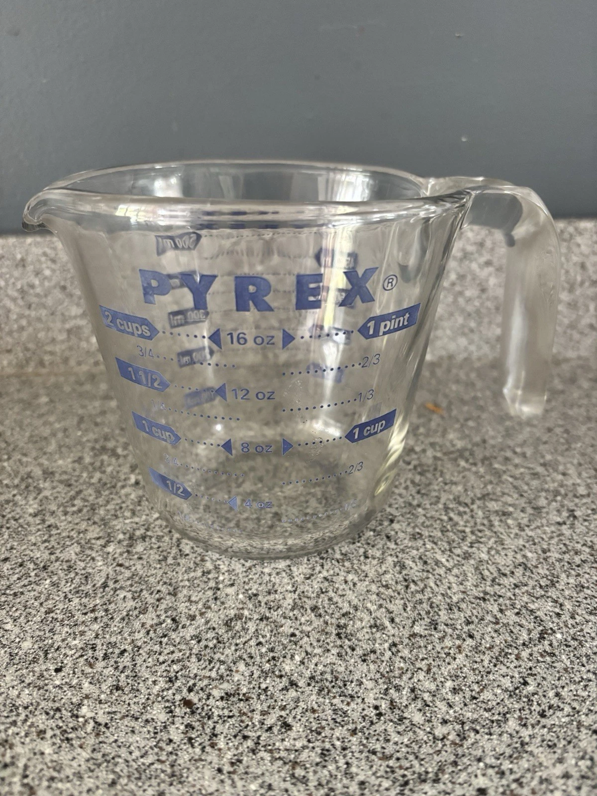 Vintage Pyrex 2-Cup Glass Measuring Cup – Blue Lettering, Open Handle