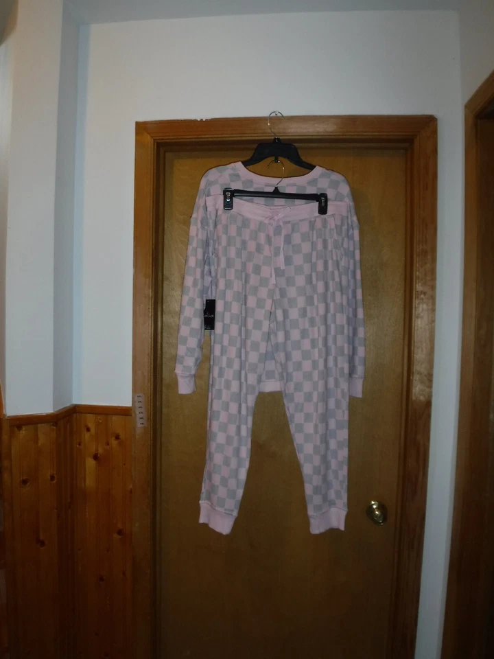 Women's 2 Piece Pajama Set .XL,LG,Cuddl Duds,Light Pink Grey,Burgundy Pink Stars - Image 4 of 4
