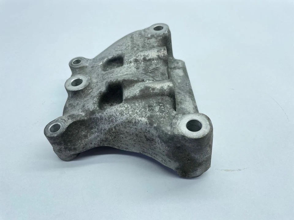 Chrysler Pacifica 2022 Petrol/electricity Engine mounting bracket 04893414AD - Image 4 of 4