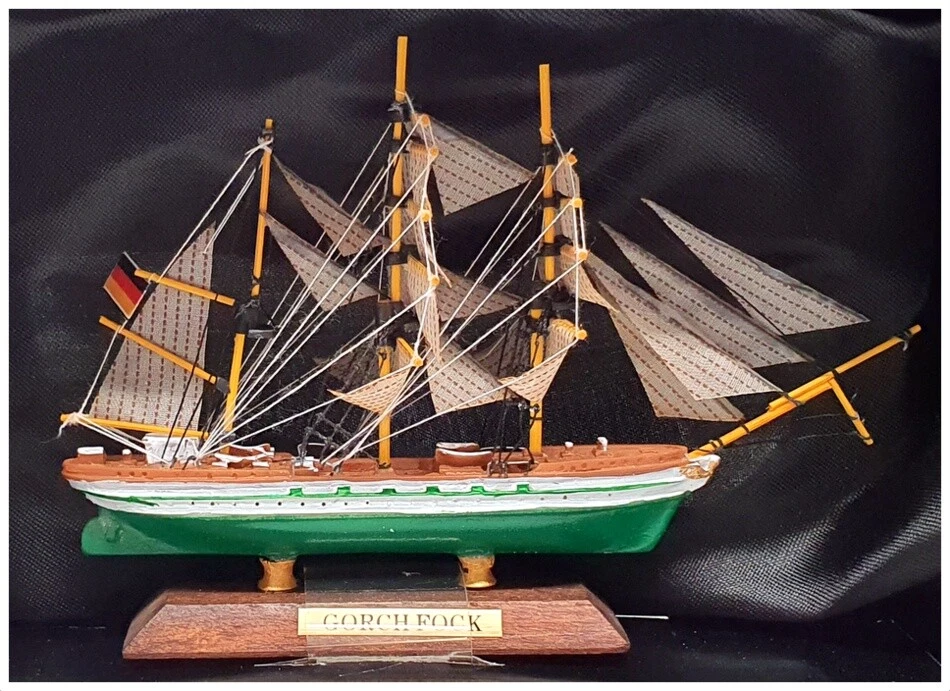 Modelo de barco DeAgostini Appx 12 cm de largo 221213 - Gorch Fock - verde Foto 3 de 4