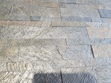 Verblender dünn, Schieferfurnier, Dünnschiefer, Steintapete, Muster Deoli Green