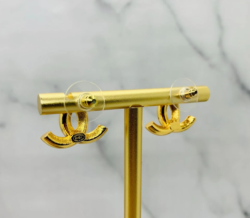 Auth CHANEL CC Black & White Earrings - Pre owned / LW5755 - Image 2 of 4