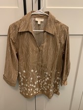 Coldwater Creek Women  s M Beige Vine Print VNeck No Iron Button Shirt Top Blouse