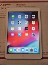 Apple iPad Air 1st gen - 9.7" DIsplay, 32GB, Wi-Fi, Silver  White. Excellent.