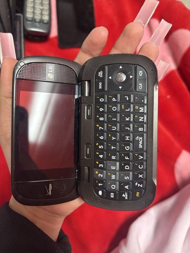 LG Octane LG-VN530 Silver/Black 3MP QWERTY Keyboard Wireless Flip Mobile Phone - Picture 3 of 3