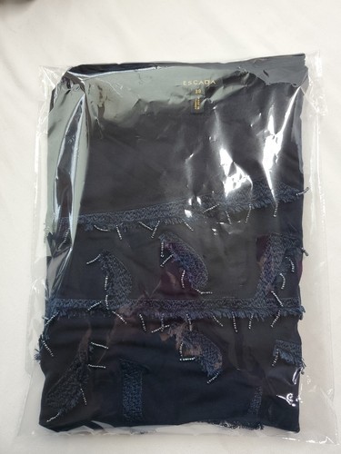 Escada Casual Short Sleeve Beaded Knit T-Shirt Womens Sz 38 US Med Navy Soft - Picture 9 of 9