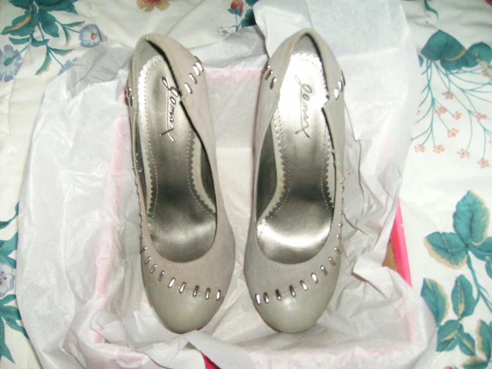 Nuevos Zapatos Jomax Gris Stilettos Mujer Talla 7.5 con Tacones 4.5  Foto 2 de 4