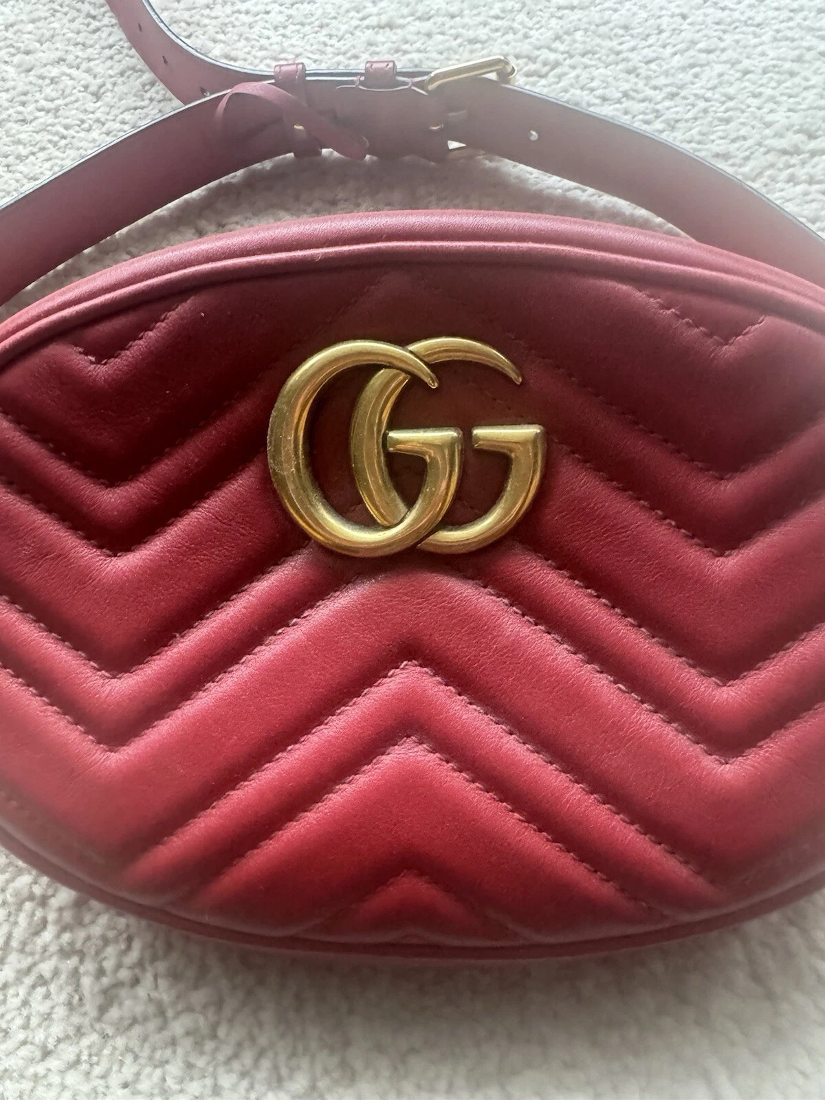Petit sac ceinture Gucci GG Marmont chevron/matelasse cuir rouge