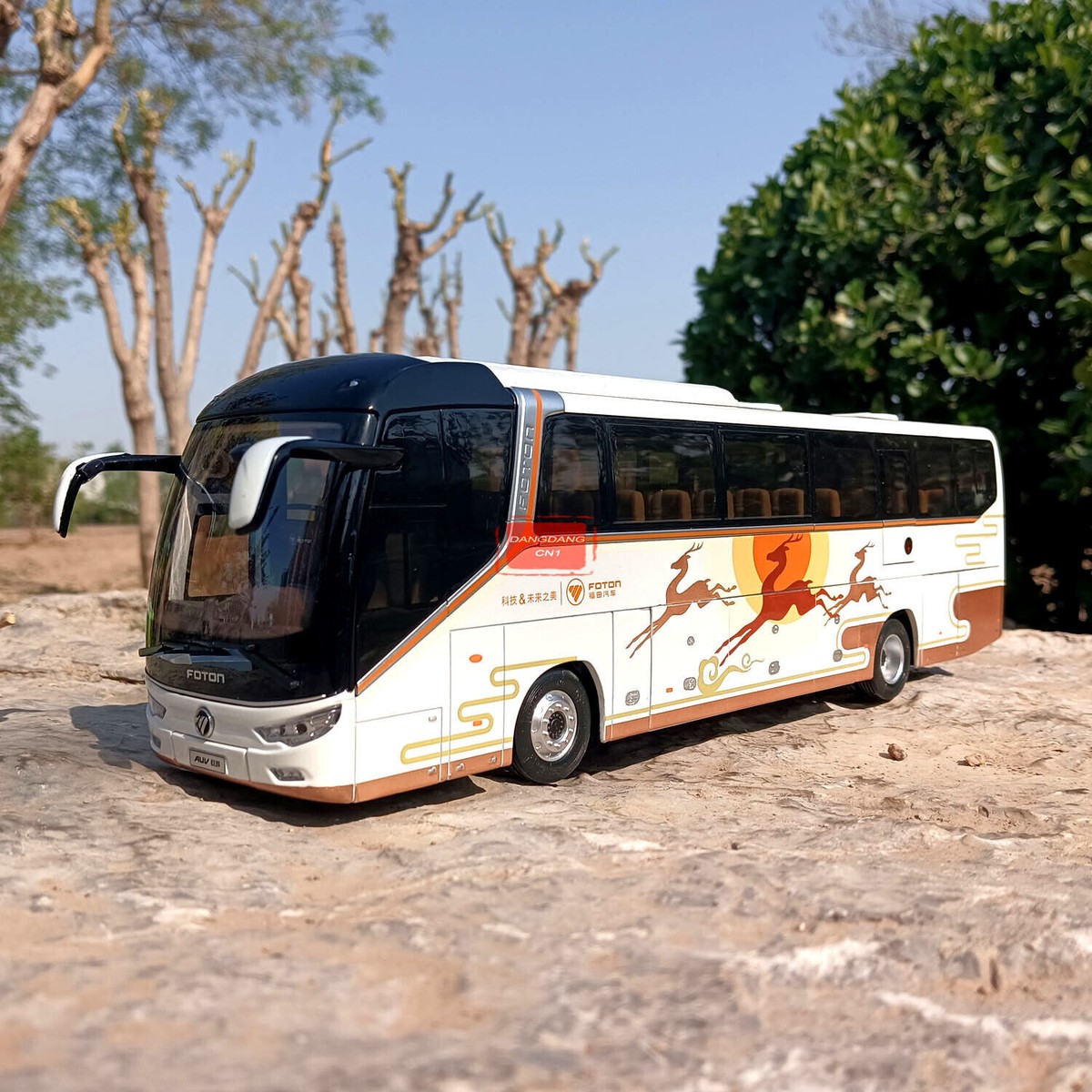 1:36 Foton Ouhui BJ6122 Luxury Bus Diecast Model w/Led Light USB