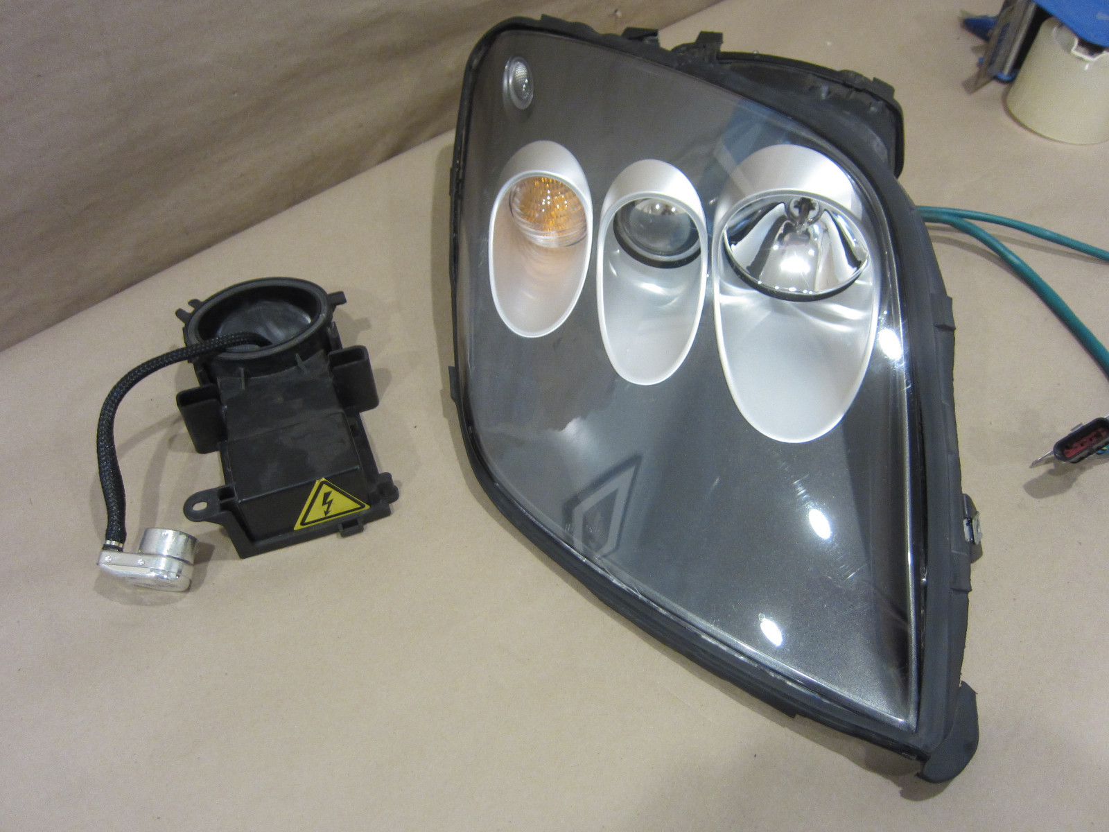 Ferrari 575 - RH Headlight Assembly Part# 69181474