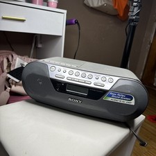 Sony CFD-S05 CD-RW Player AM/FM Radio Cassette Recorder Boombox Mega Bass flaw