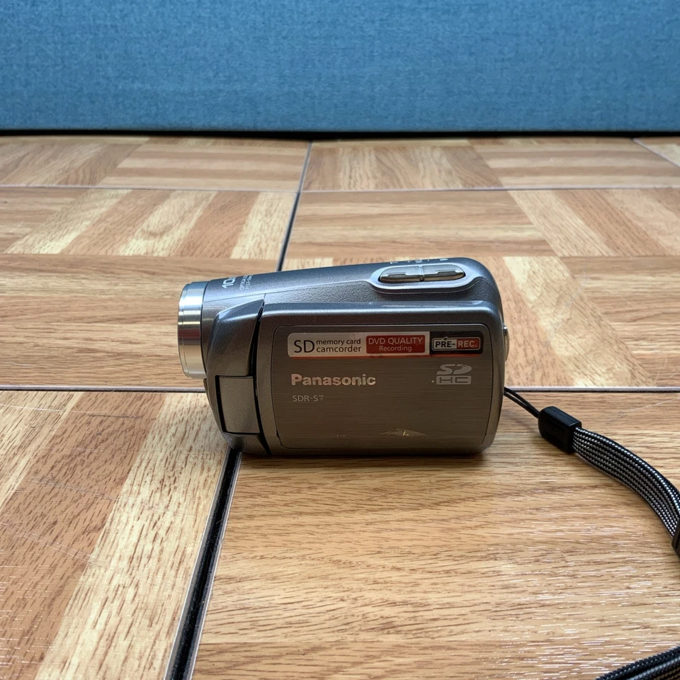 Panasonic SDR-S7 Camcorder *USED* - Image 4 of 4