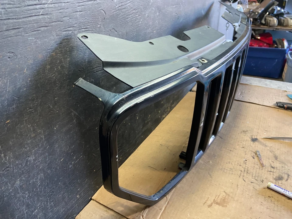 Jeep Liberty 2008 2009 2010 2011 2012 parrilla superior delantera OEM Q9998 DG Foto 3 de 4