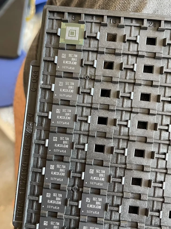 5pcs KLMCG4JENB-B041 brand new font library EMMC 64G 5.1 version BGA153 ball - Image 2 of 2