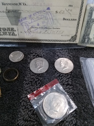 Lot Of Jewelry And Currency - Picture 11 of 13