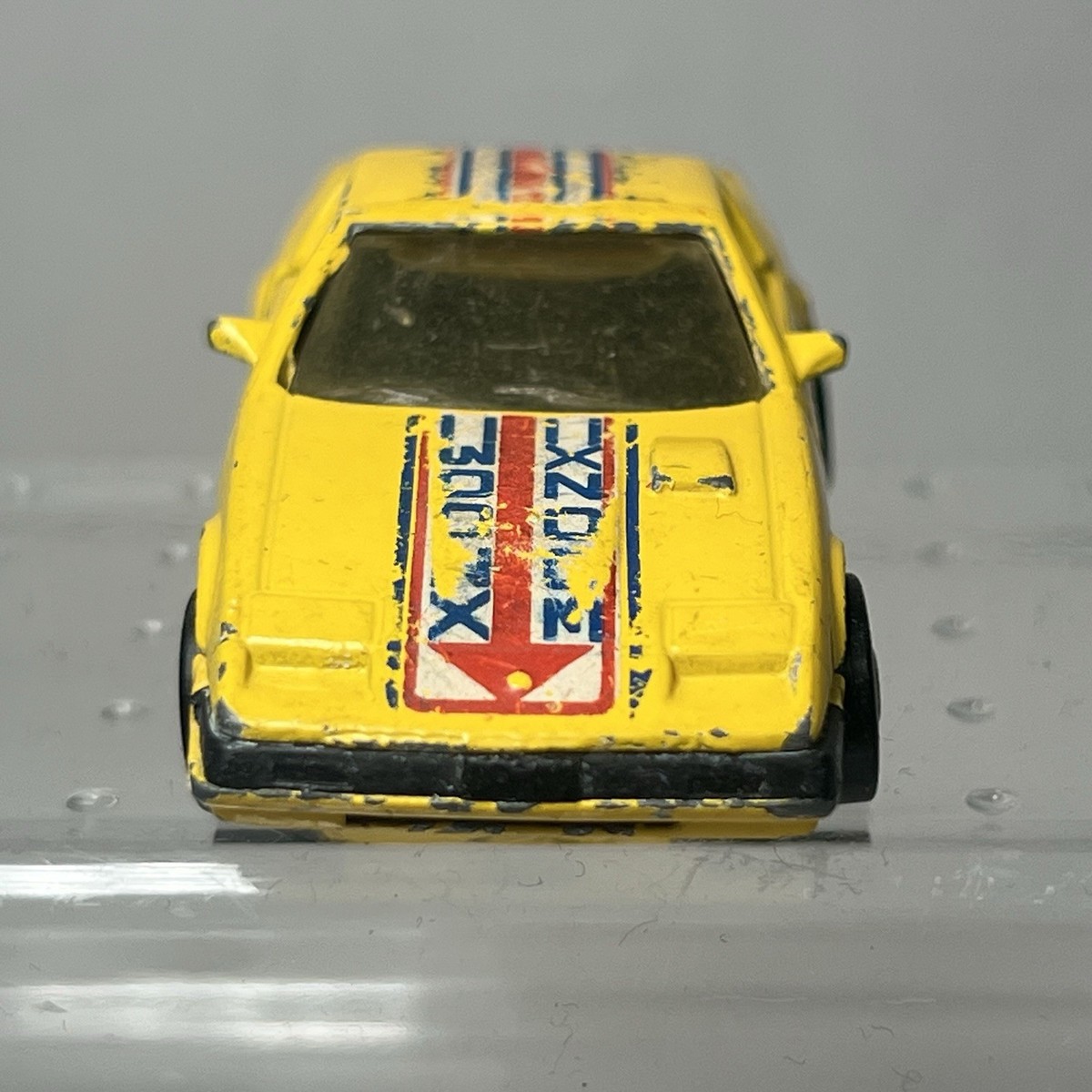 Hot Wheels Hot Ones Diecast Yellow Nissan 300ZX Gold Rim VGC