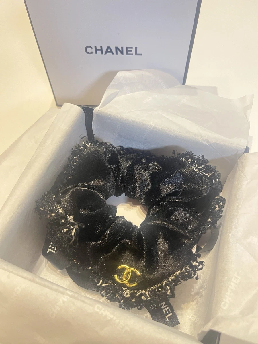 CHANEL Novelty Black & Gold w/Silver Hair Tie
Scrunchies. Chanel Pearl CC Hair Tie Black Gold Pearly White 1846601  main image 4