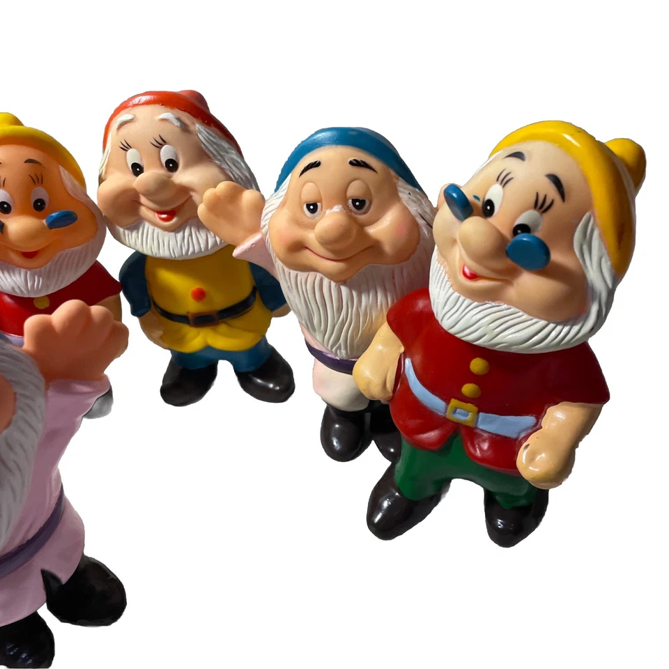 Винтажный лот товаров DISNEY БЕЛОСНЕЖНЫЙ И СЕМЬ ГНОМОВ резиновая игрушка гномы пластик - Изображение 3 из 4