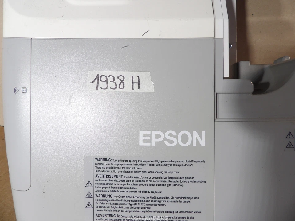 Epson EB-440W Ultra Short WXGA Beamer Projector 3LCD 2200 Lumens - 1938 HOURS - Bild 2 von 4