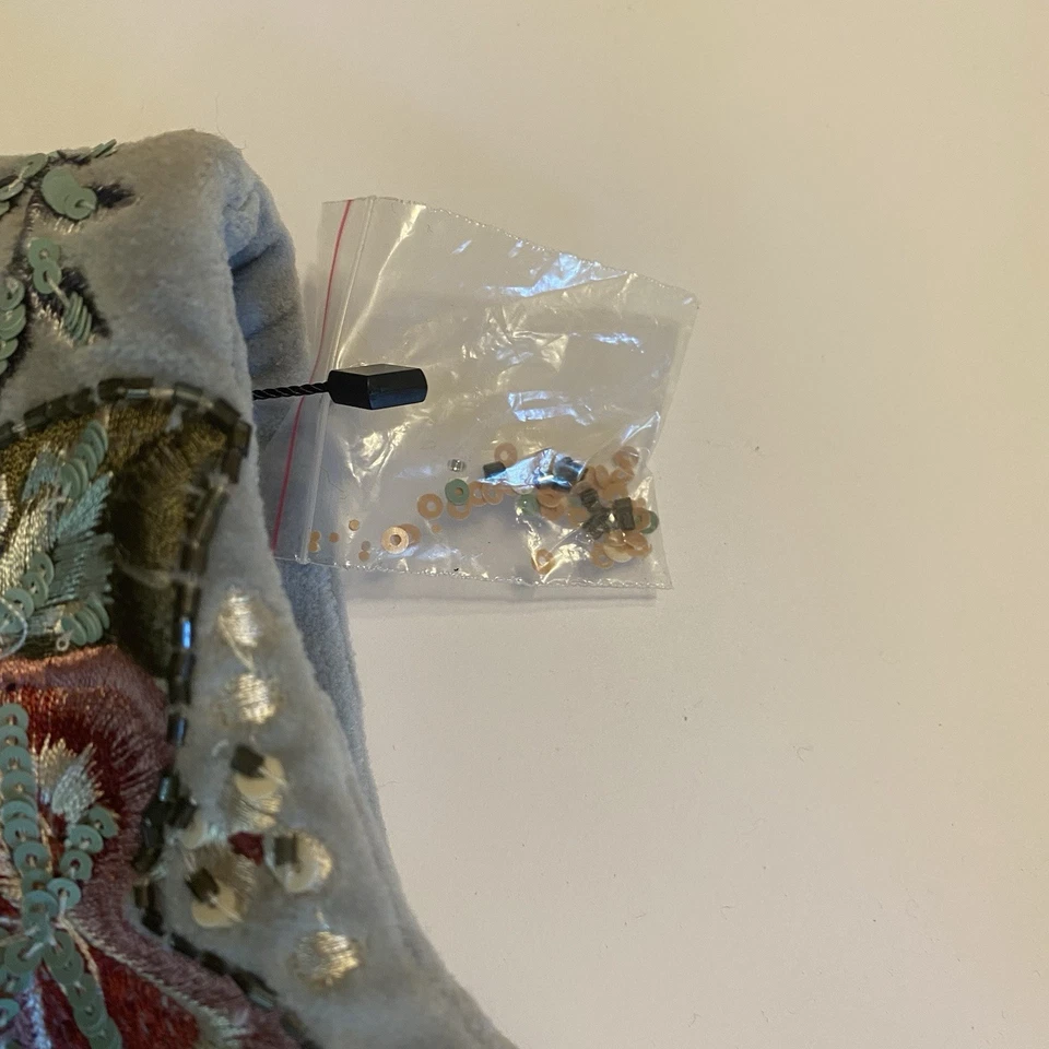 Cartera para mujer Zara bordada adornada cuentas azul pálido terciopelo flores boho Foto 4 de 4