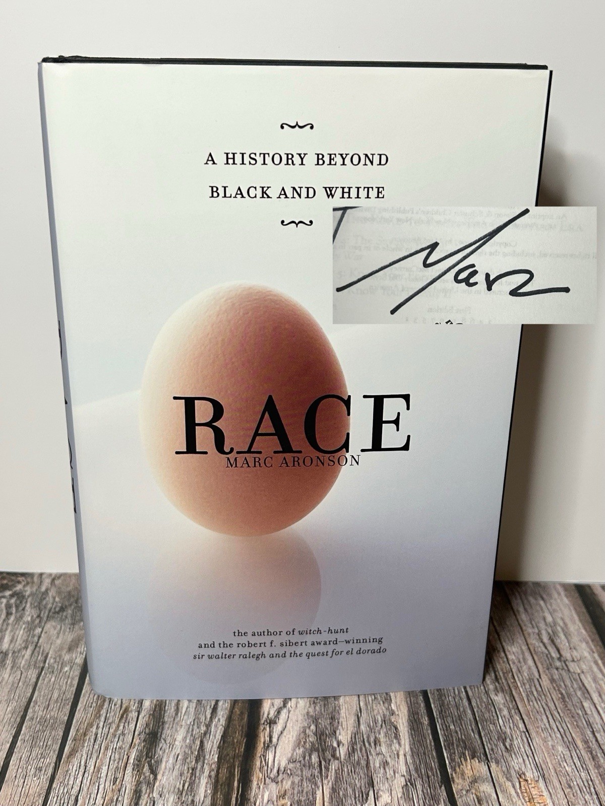 RACE A HISTORY OF BLACK & WHITE / MARC ARONSON / SIGNED 1ST EDITION 1ST PRINT HC
