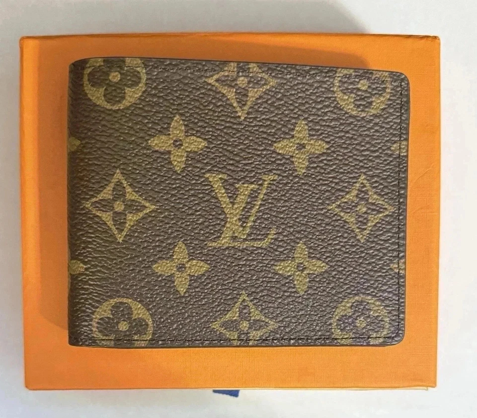 Louis Vuitton Monogram Canvas Wallet – Authentic Men’s Bifold in Brown - Image 3 of 4