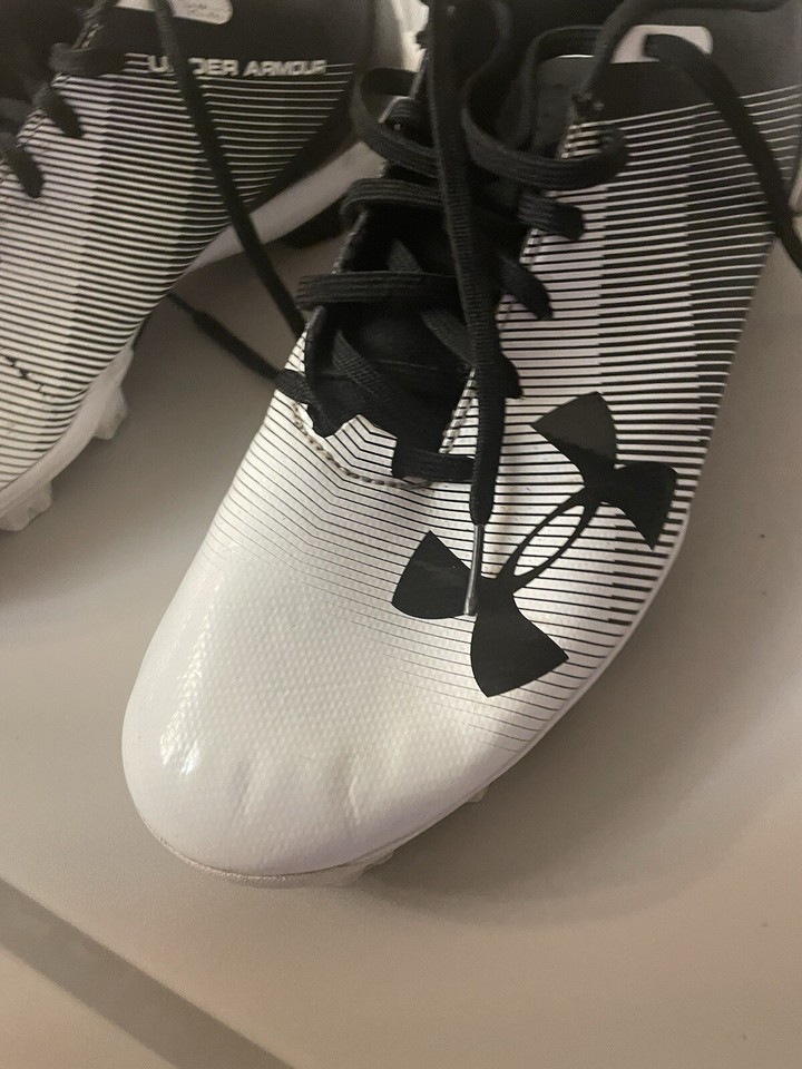 Under Armor Baseball Shoes Men's Size 10.5 White and Black Cleats Size