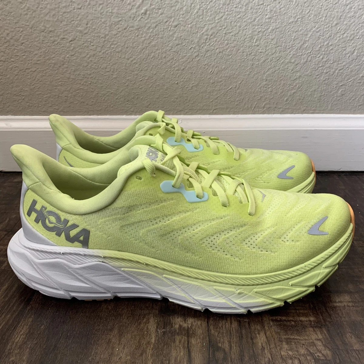 Hoka w arahi sale