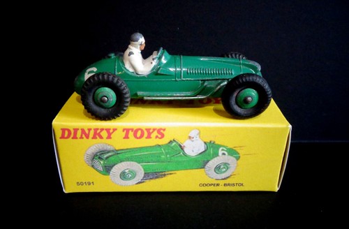 Coche de carreras y caja Cooper Bristol Dinky No.23G (1953/54) - Imagen 7 de 13