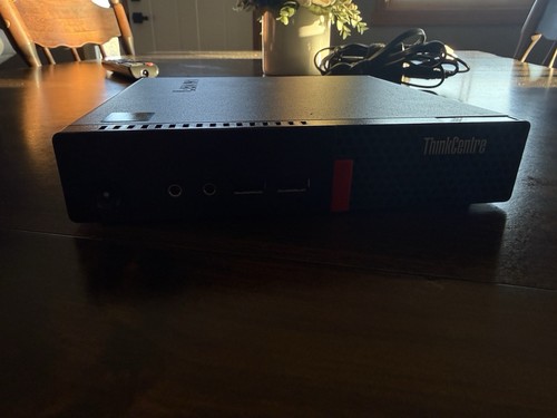 Lenovo ThinkCentre M700 Tiny Core i7-6700T 8 GB DDR4 128 SSD WAadattatore - Foto 2 di 4