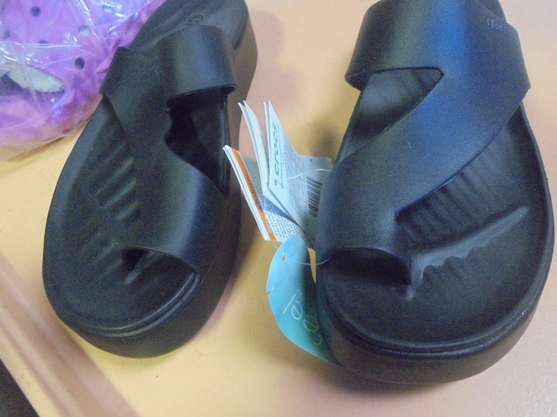 New Crocs Getaway Platform Toe Loop Sandal Women's 7 Black