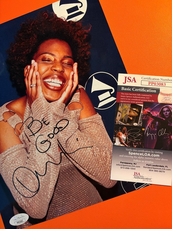 Macy Gray signed (JSA) •RAPPER 8x10 Photograph 2001 Grammy Award w/ JSA COA