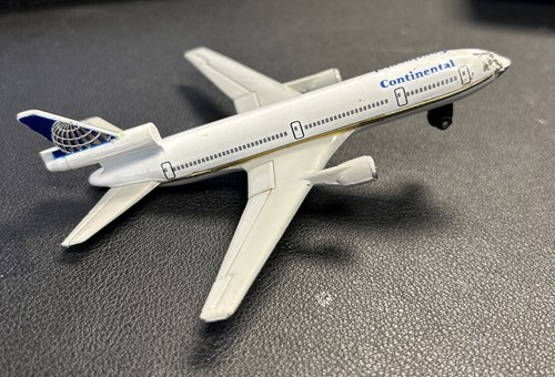 Matchbox Int’l Ltd 1973 Continental Airlines SB13 DC-10 Die Cast Airplane Jet - Picture 4 of 12