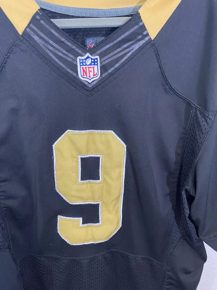 Camiseta Nike Drew Brees oficial NFL masculina média em campo Saints #9 preta dourada - Imagem 3 de 4