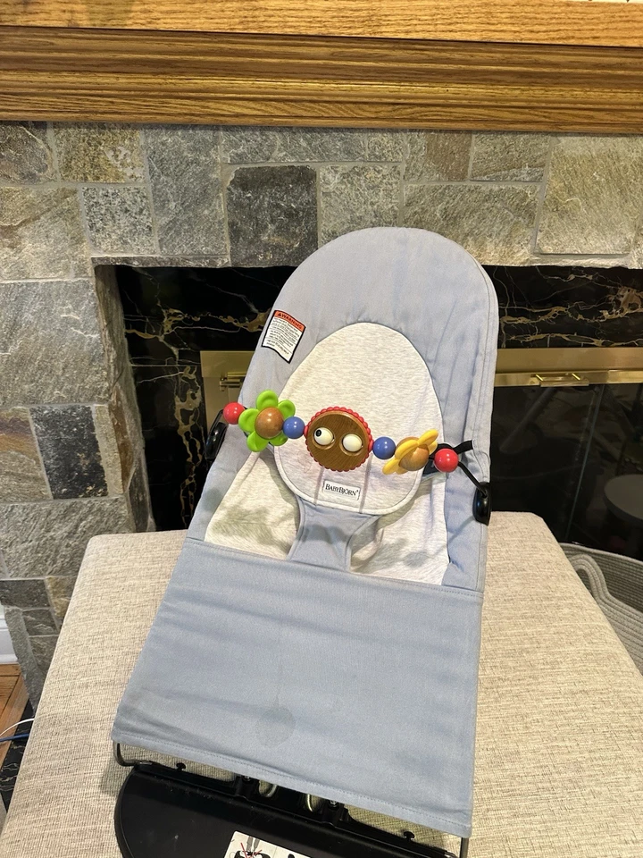 Paquete de gorila Baby Bjorn con barra de juguete - Color azul claro - Silla gorila Foto 2 de 4