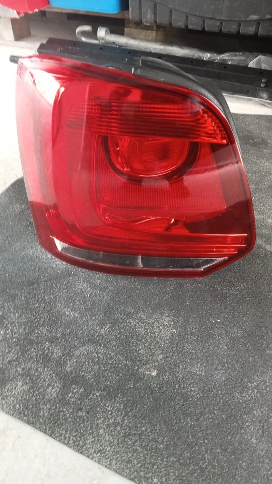 Feu Arrière Gauche Volkswagen vw POLO V (6R1, 6C1) 1.6 tdi (2009) 5 portes - Photo 3/3