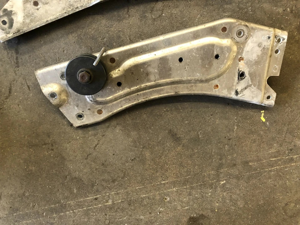 Polaris Switchback 900 IQ 700 RMK Classic 06 2006 OEM Bulkhead Supports - Image 2 of 3